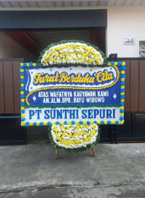 Papan Bunga Duka di Supiori Utara