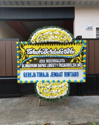 Papan Bunga Duka di Supiori Utara