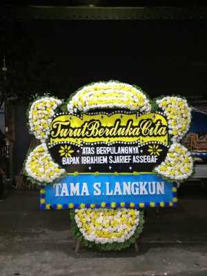 Papan Bunga Duka di Supiori Utara