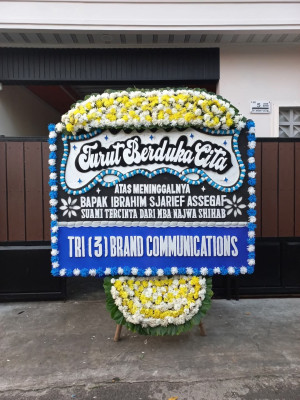 Papan Bunga Duka di Supiori Utara